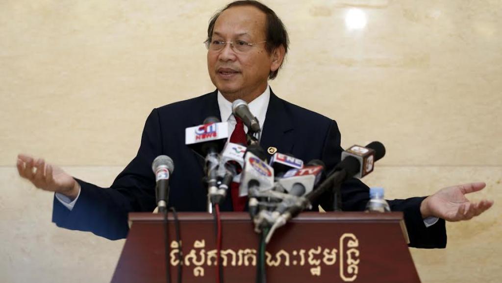​លោក​ ផៃ​ ស៊ីផាន​អះអាង​នៅ​ថ្ងៃ​នេះ ថា​កម្ពុជា​មិន​ចាប់​អារម្មណ៍​នឹង​លិខិត​ចំហ​របស់​អង្គការ​អន្តរ​ជាតិ​៥៥​ស្ថាប័ន ដែល​ស្នើ​ឲ្យ​សហ​ប្រធាន​នៃ​កិច្ច​ព្រម​ព្រៀង​ក្រុង​ប៉ារីស​កោះ​ប្រជុំ​ឡើង​វិញ​នោះ​ទេ